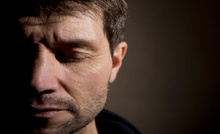 PTSD and Alcohol Abuse: Is There a Relationship? - The Token Shop
